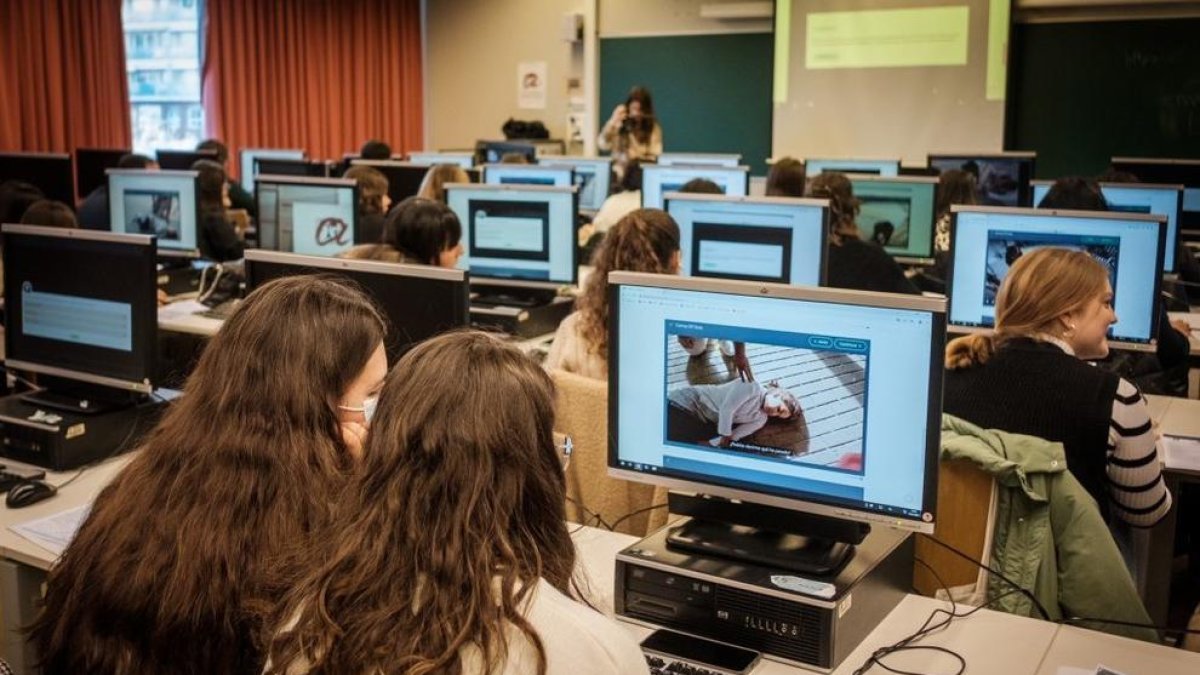 La URV desarrolla una simulación virtual pionera como herramienta didáctica para los estudios de enfermería