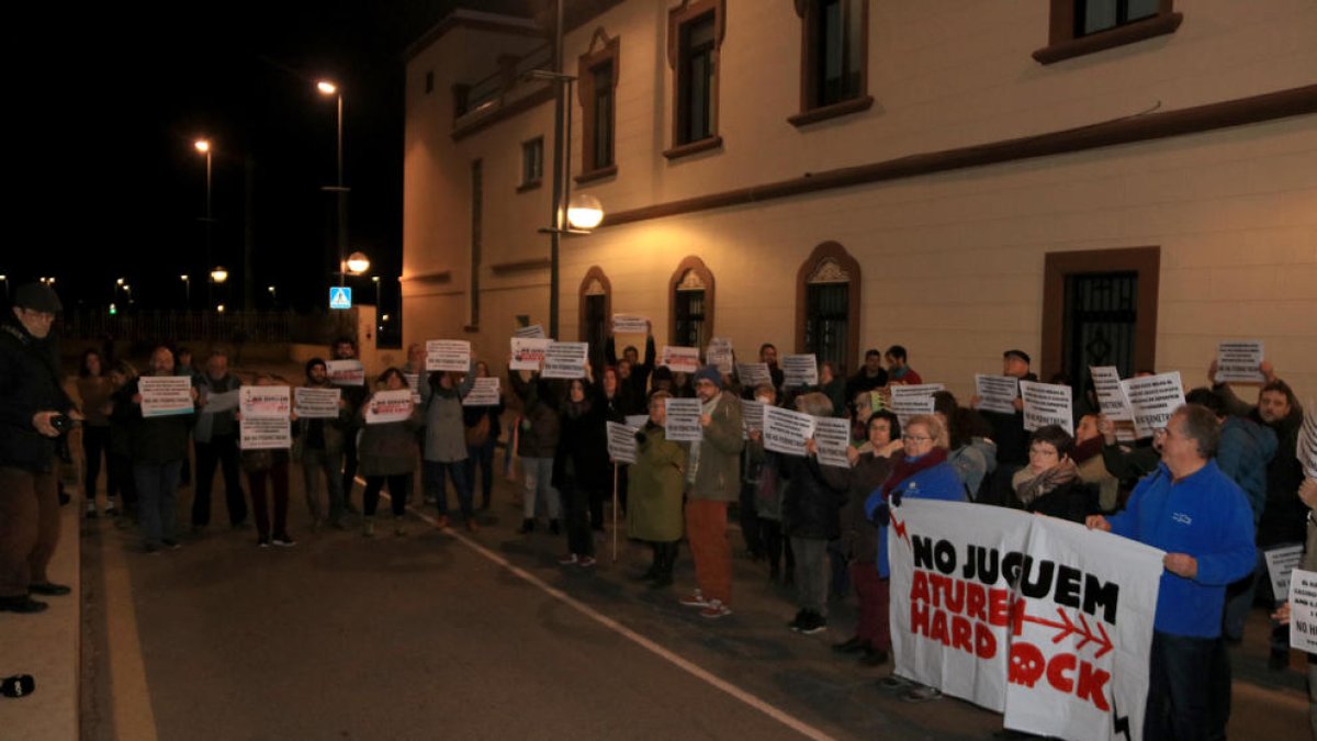 Nova concentració de l'associació Aturem Hard Rock per rebutjar el macroprojecte d'oci i turisme a la ciutat de Tarragona