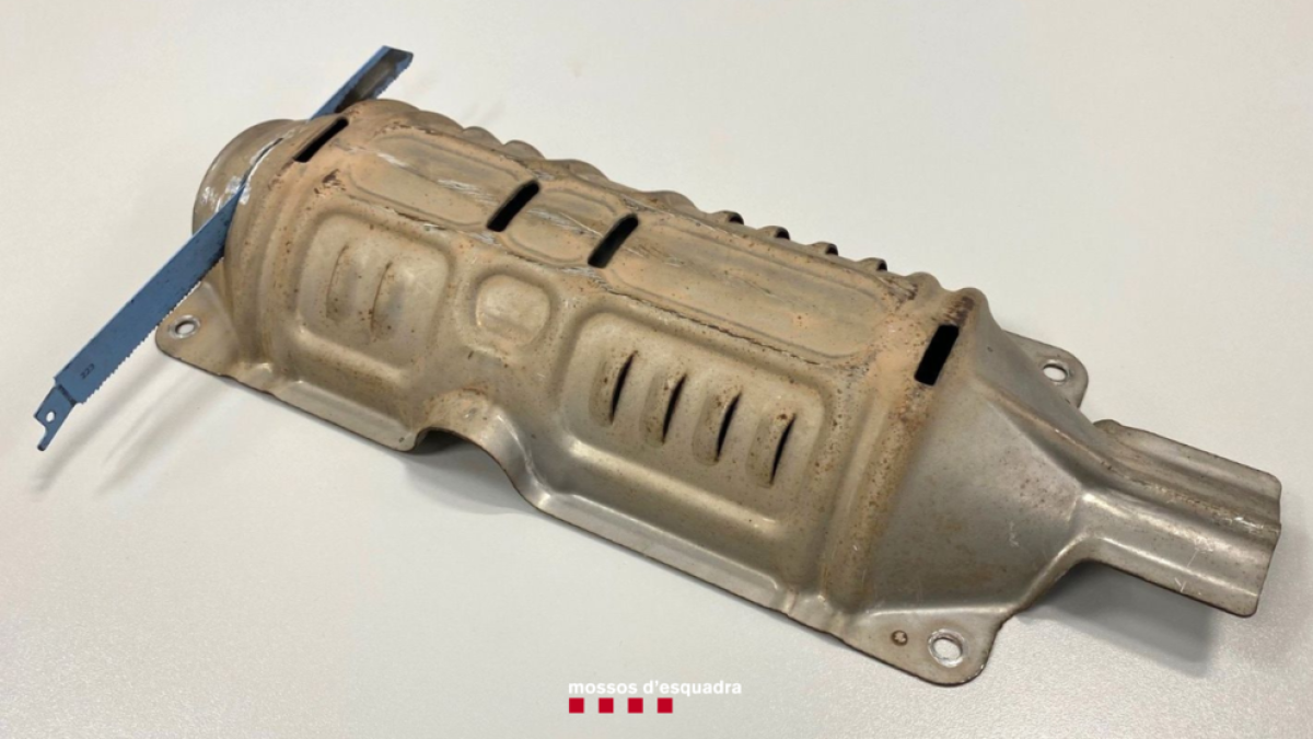Detenen dos homes al Vendrell per sostreure catalitzadors de vehicles