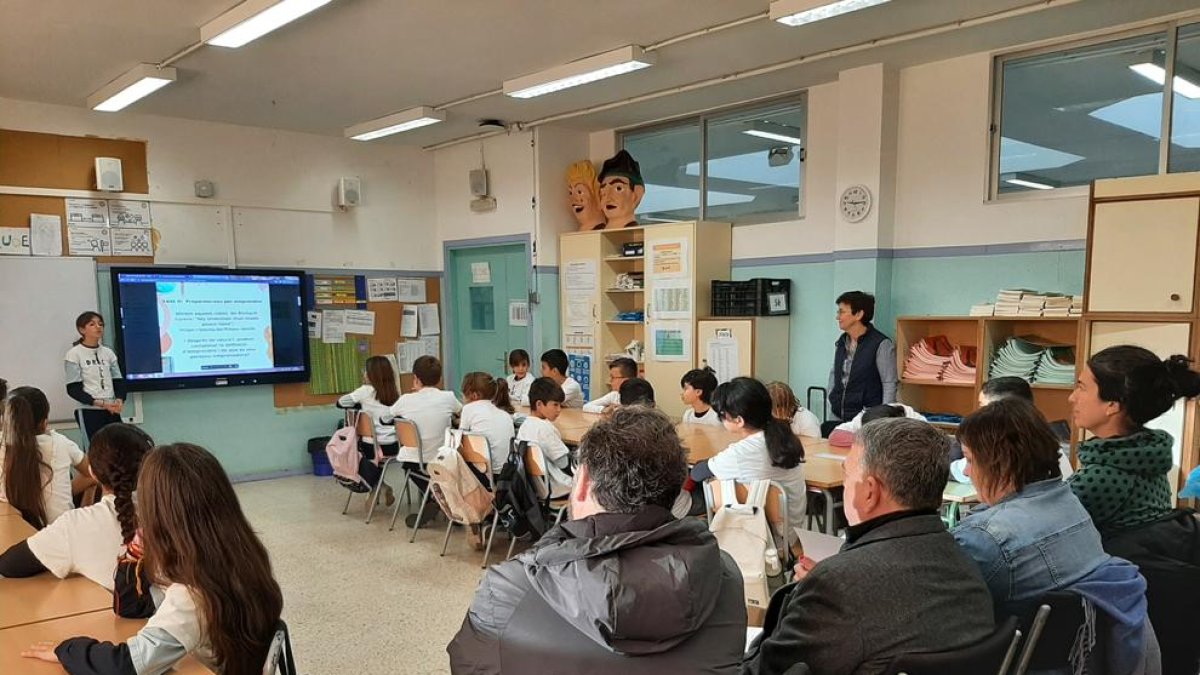 La Escuela Cèlia Artiga participa en la prueba piloto de un programa de emprendeduría y cooperativismo