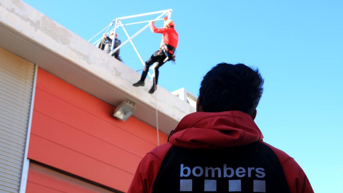 Los Bomberos estrenan sede del GRAE en Valls para acercar el servicio a las comarcas tarraconenses