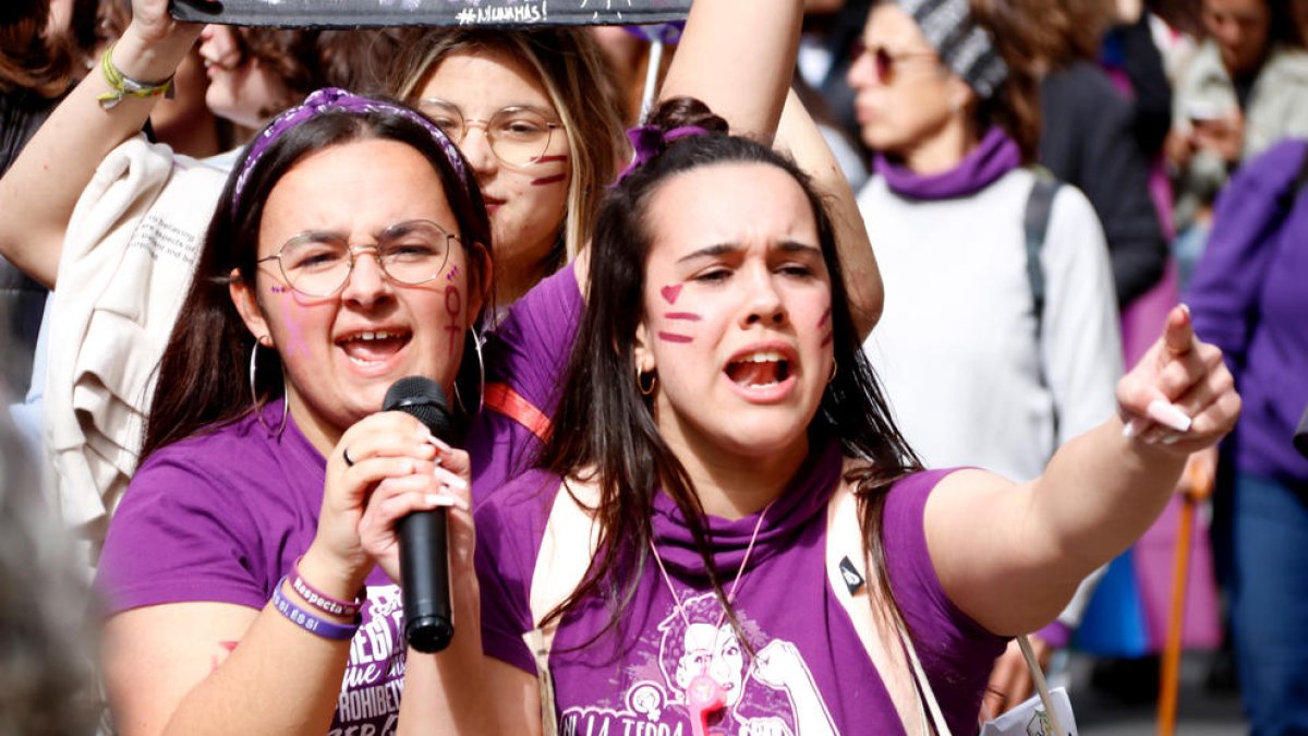 Més de 2.000 persones es manifesten a Tarragona per reivindicar el 8-M