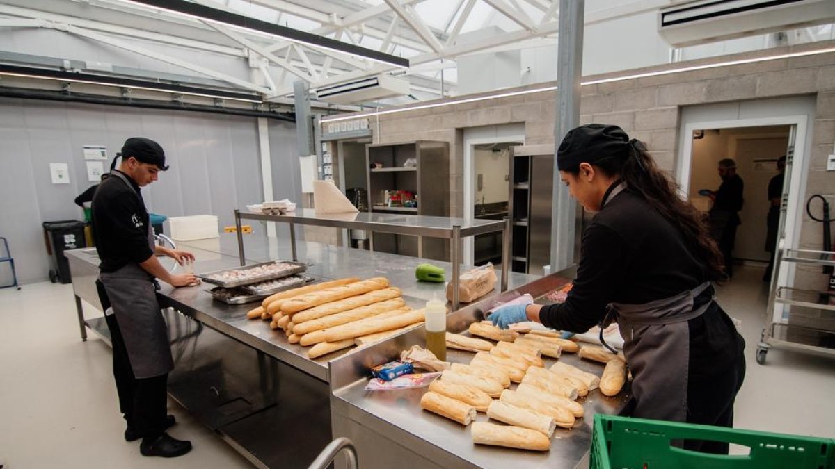 El Centro Social El Roser atiende 2.450 personas durante el primer año de funcionamiento