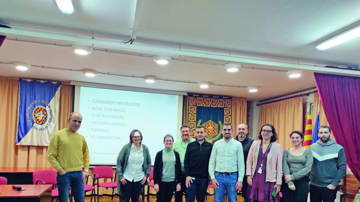 Empreses i alumnat d'FP Dual de Química Industrial es troben al Comte de Rius