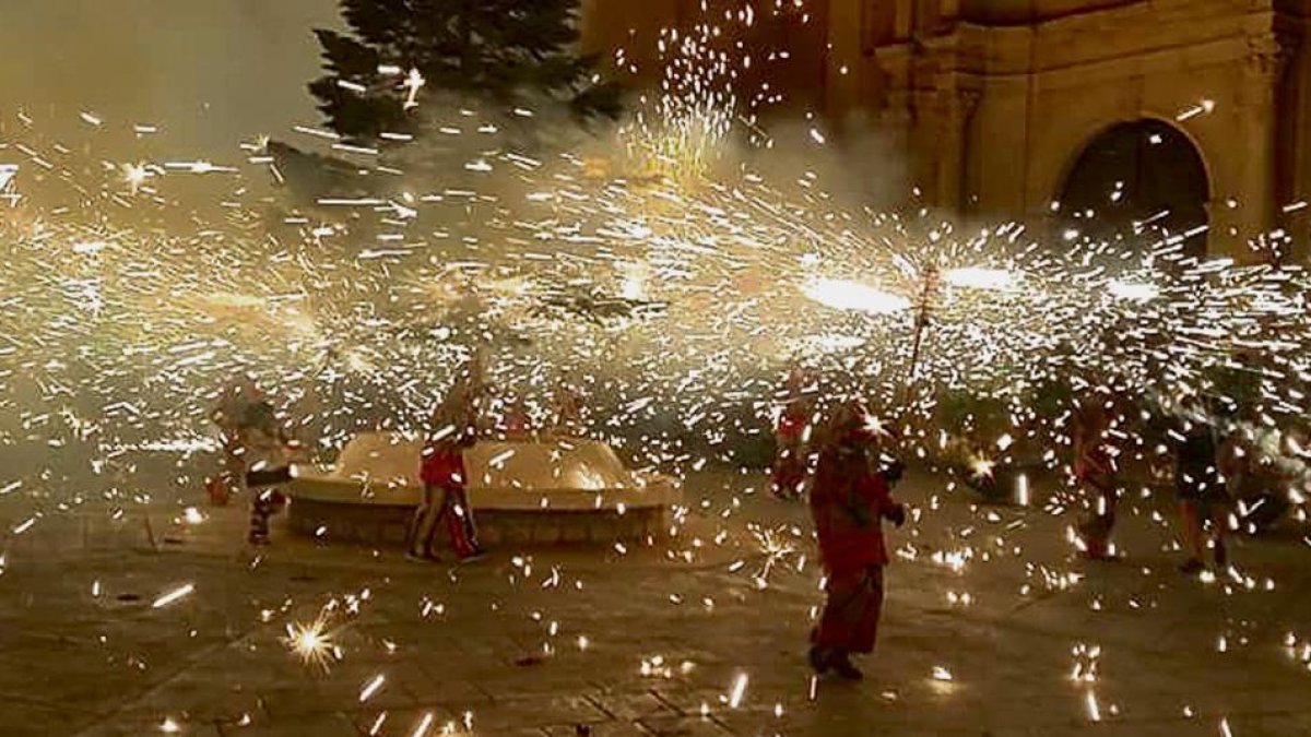 Correfocs y la subida al Campanario, platos fuertes de Sant Antoni en les Borges del Camp