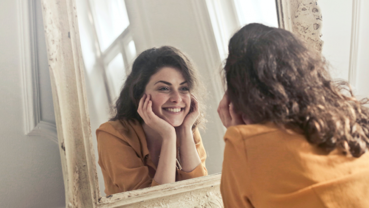 Aquests són els trets de la personalitat més associats amb la felicitat