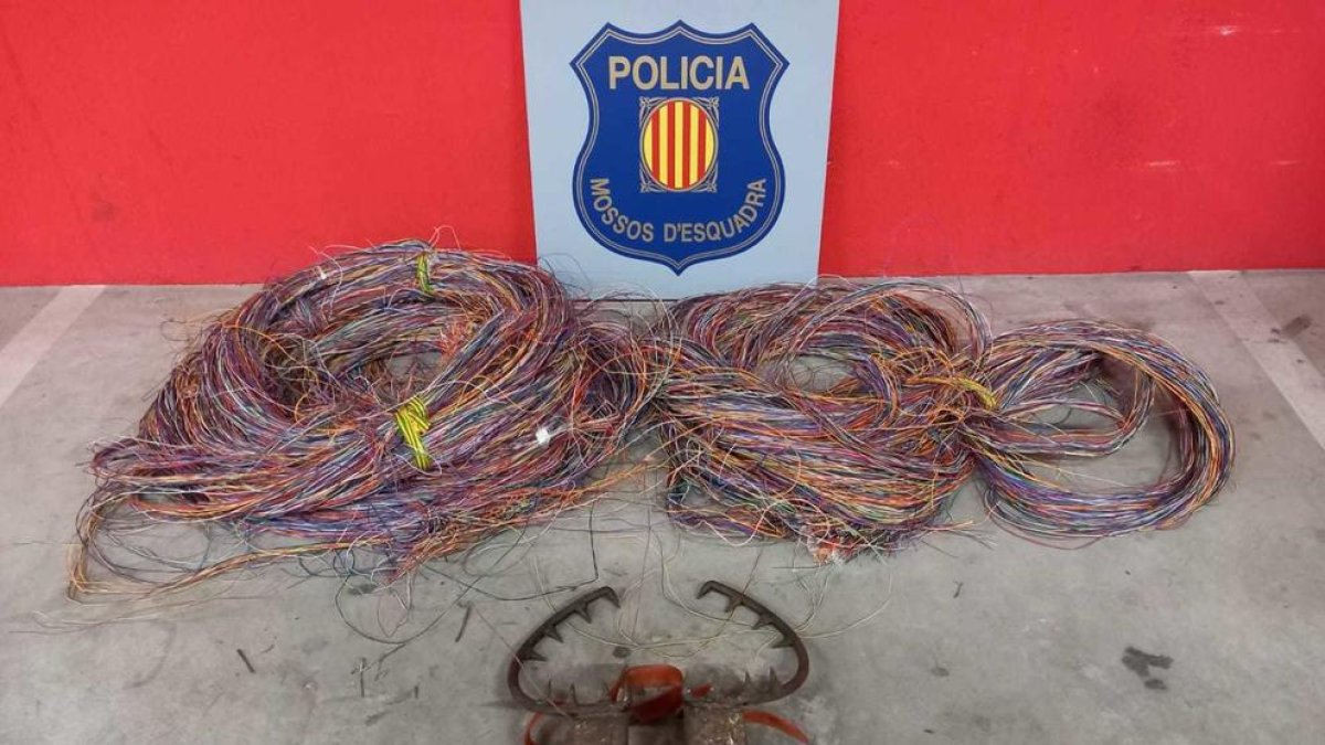 Dos detenidos por robar 125 metros de cable telefónico cerca de Ginestar