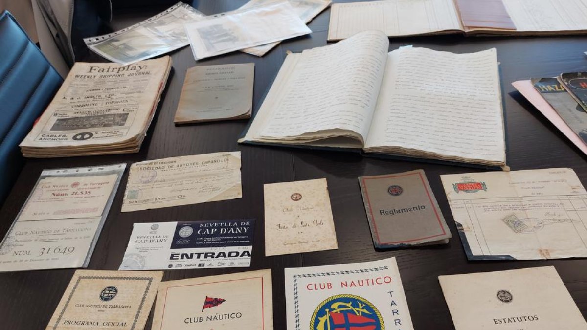 El Club Nàutic cede su documentación histórica en el Archivo del Port de Tarragona