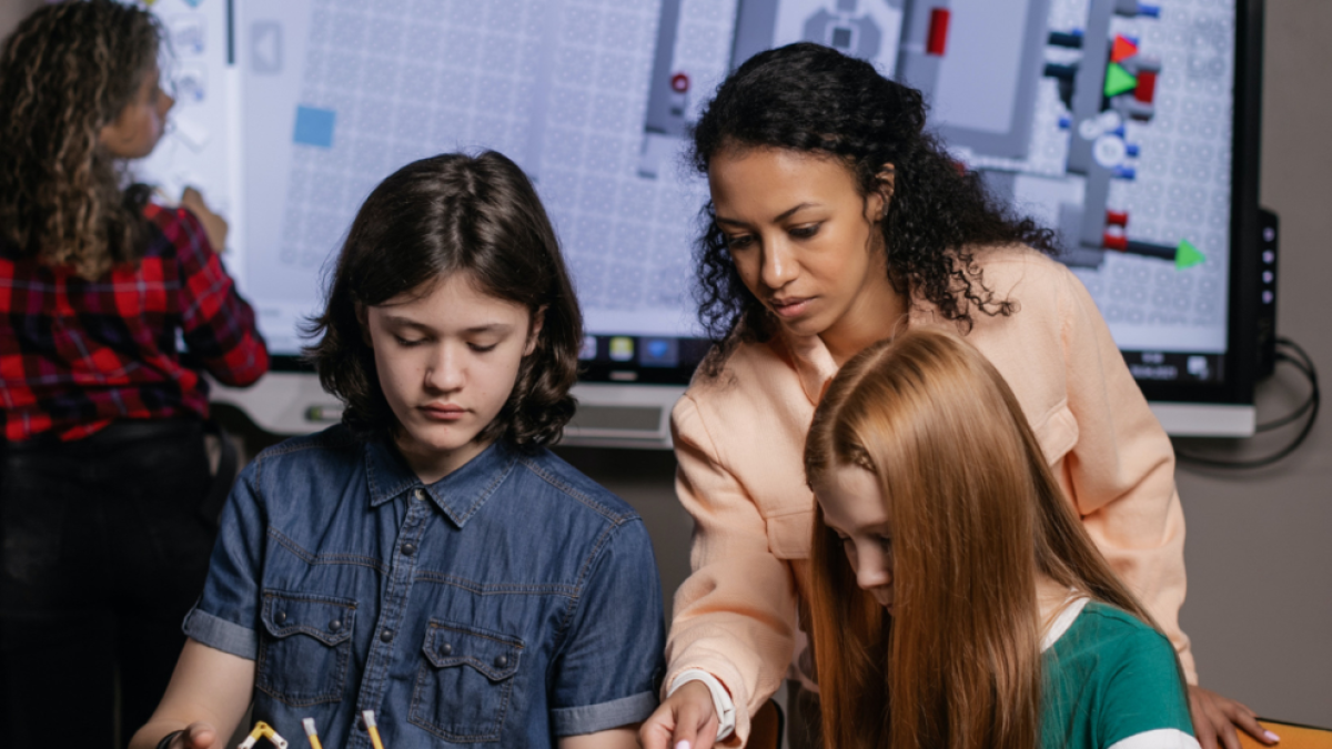 La URV impulsa un proyecto para introducir la inteligencia artificial en las aulas