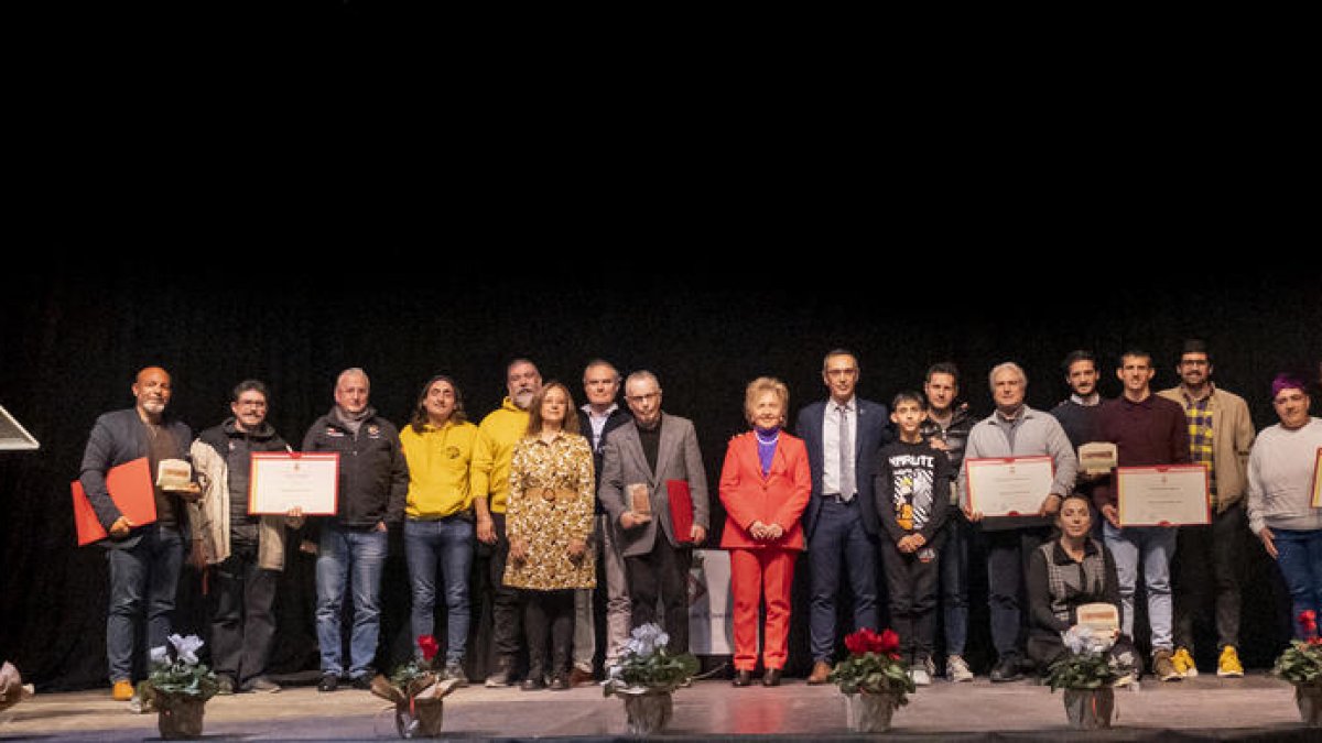 Constantí entrega los Premios y Distinciones Honoríficas