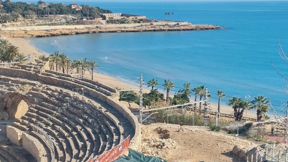 Finalitzen els treballs de desmuntatge de les grades de l'Amfiteatre