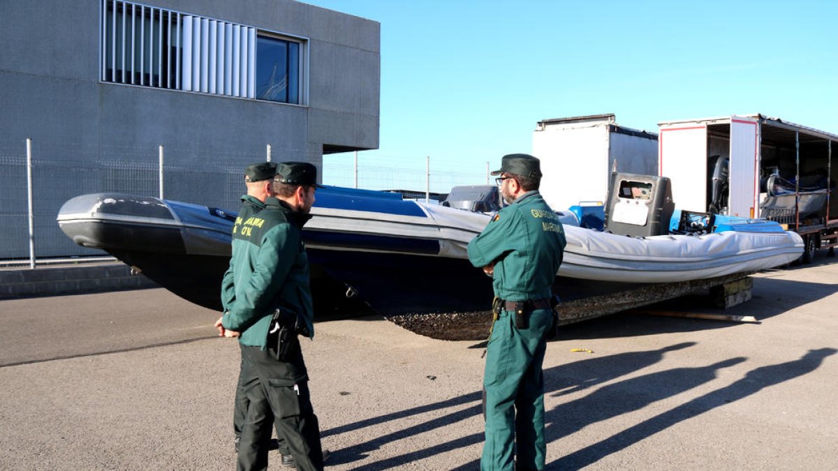 La Guardia Civil decomisa nueve narcolanchas en el litoral tarraconense y ebrense en los últimos dos años