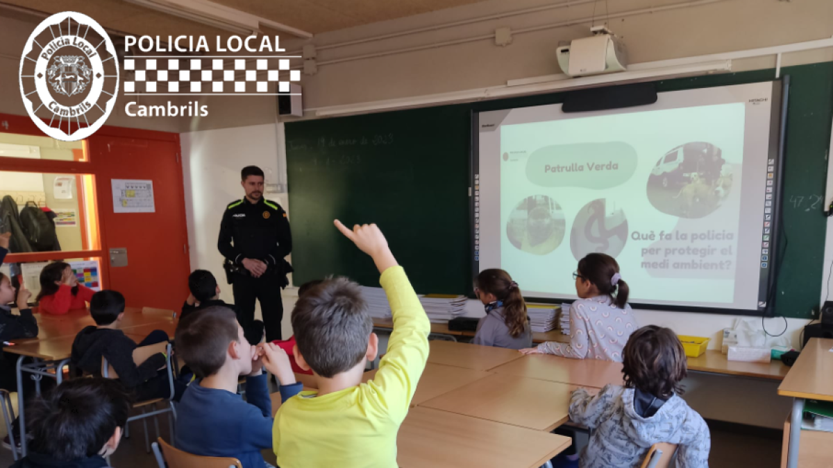 La Policía Local de Cambrils inicia una nueva actividad en las escuelas sobre el medio ambiente