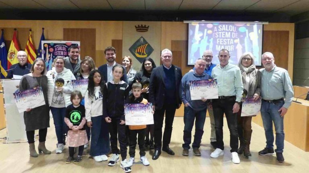Les colles Associació Slot Salou, Picardies i Confetti guanyen el concurs del Cós Blanc de Salou 2023