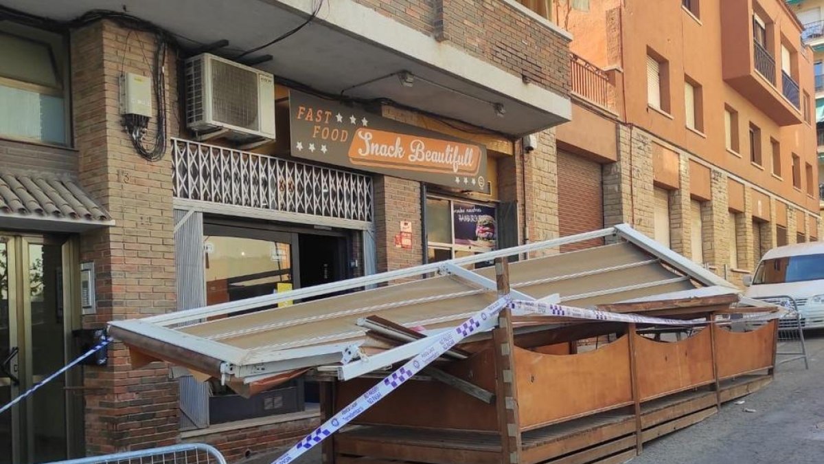 Xoca amb la seva furgoneta contra una terrassa d'un establiment a Torredembarra i fuig