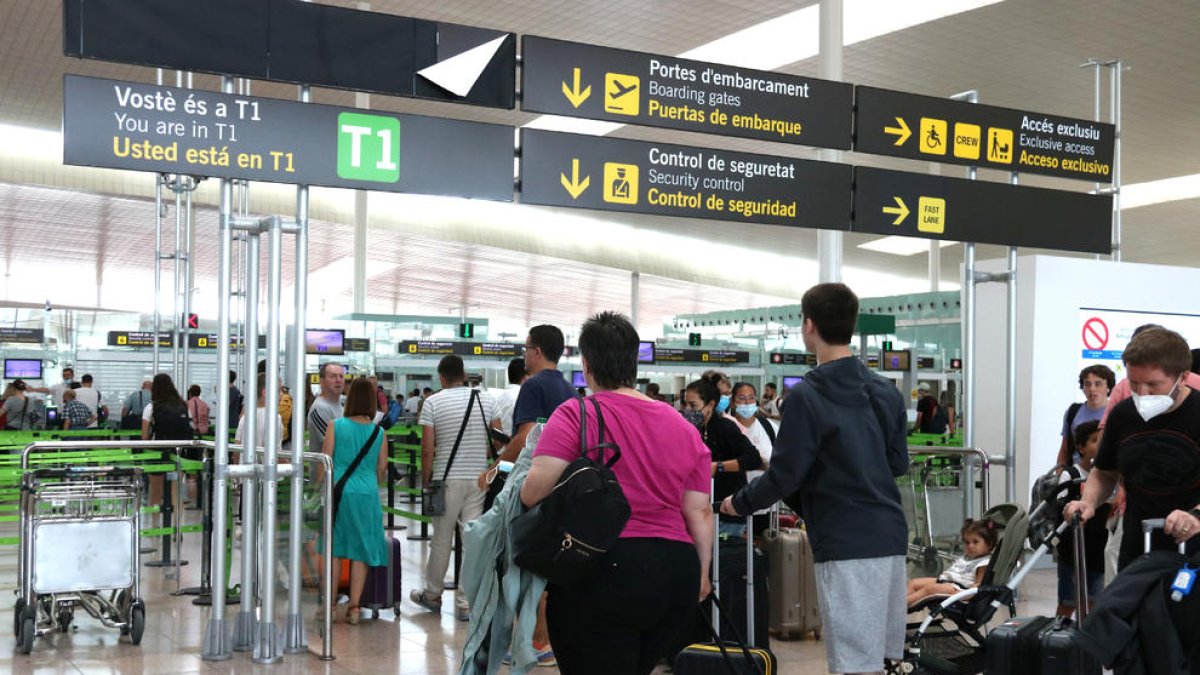 Los viajeros ya no tendrán que sacar los líquidos y los ordenadores a los controles de los aeropuertos