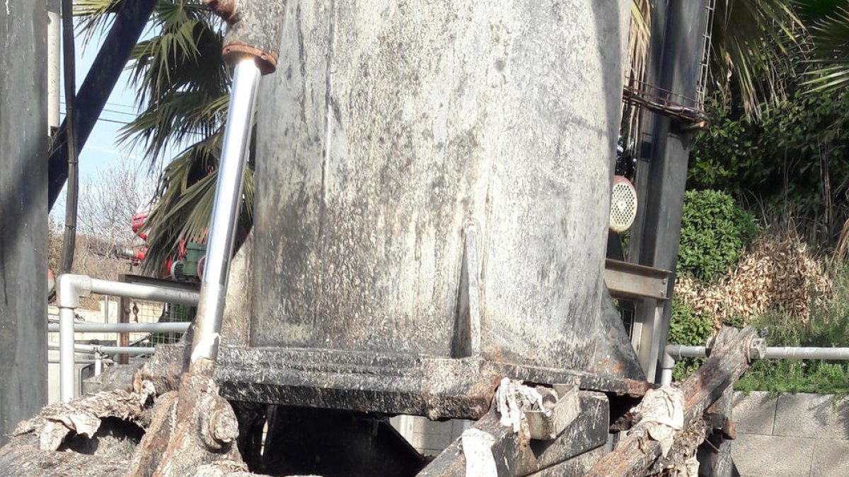 Els veïns de Reus llencen mitja tona diària de tovalloletes humides al clavegueram