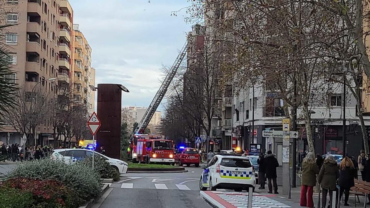 Dos heridos graves en un incendio en una vivienda en Reus