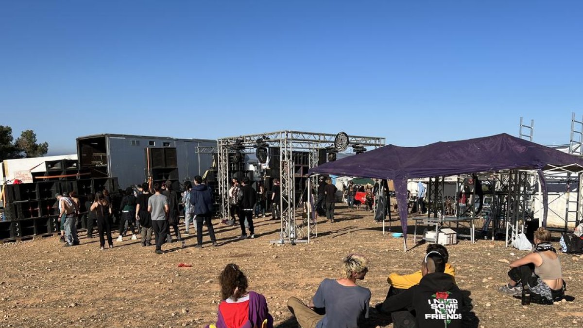 Empiezan a desmontar la 'rave' de Sarral después de cuatro días de fiesta