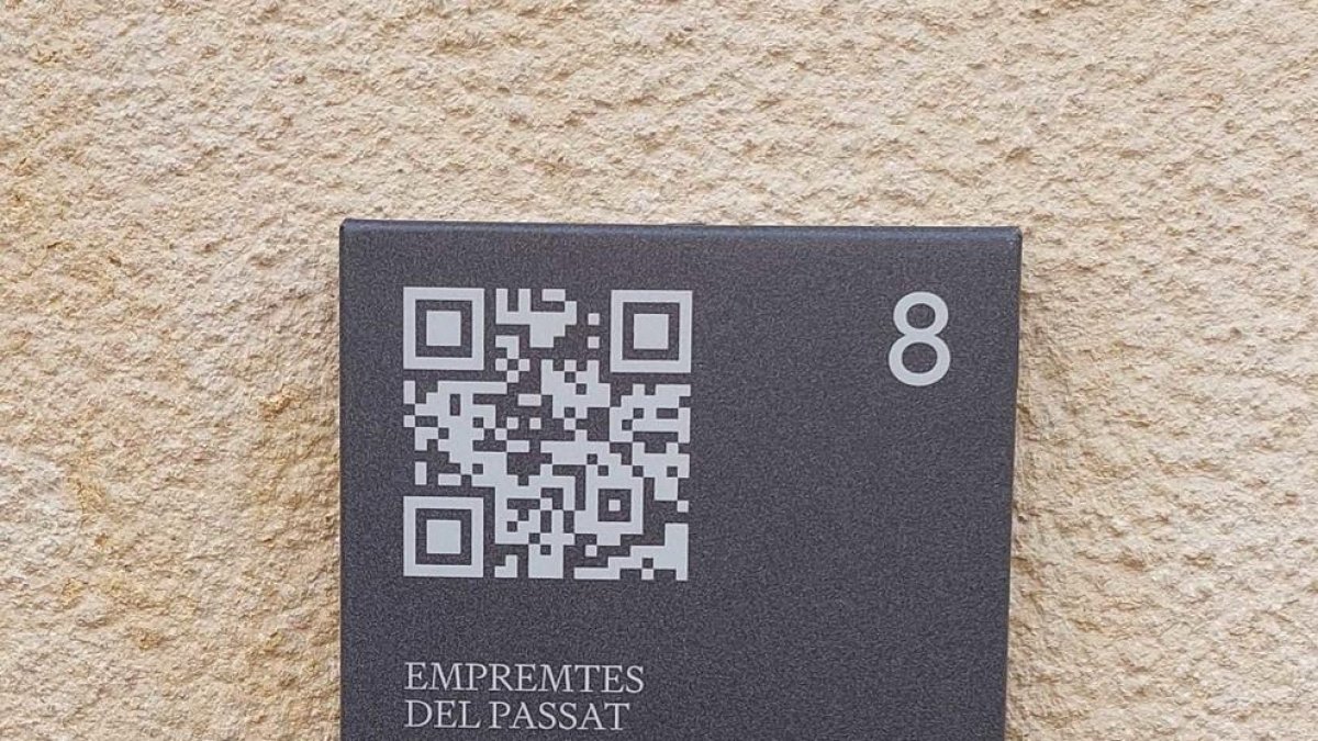 El Museu d'Història de Tarragona torna a instal·lar les plaques d'edificis històrics
