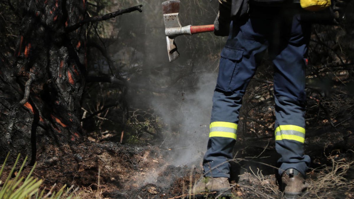 L'incendi de Calafell entra en fase de control