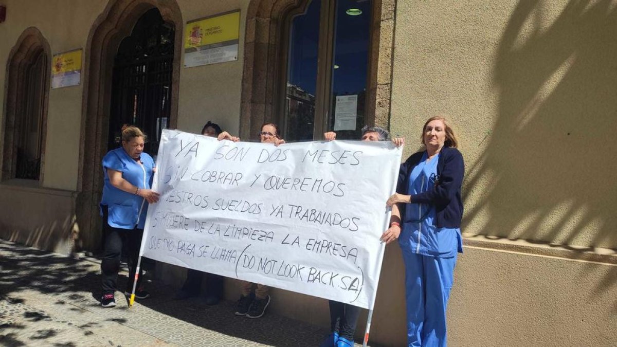 El servicio de limpieza de la sede de Capitanía Marítima de Tarragona denuncia impagos