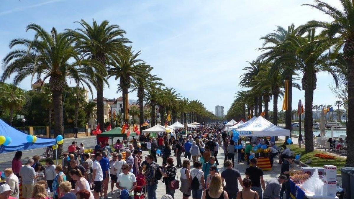 Salou celebra la Diada de Sant Jordi amb una vintena d'actes