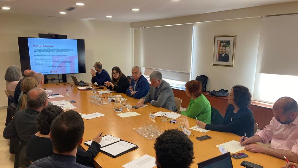 La Generalitat obre la porta a facilitar l'ús de l'alberg de Llevant als veïns