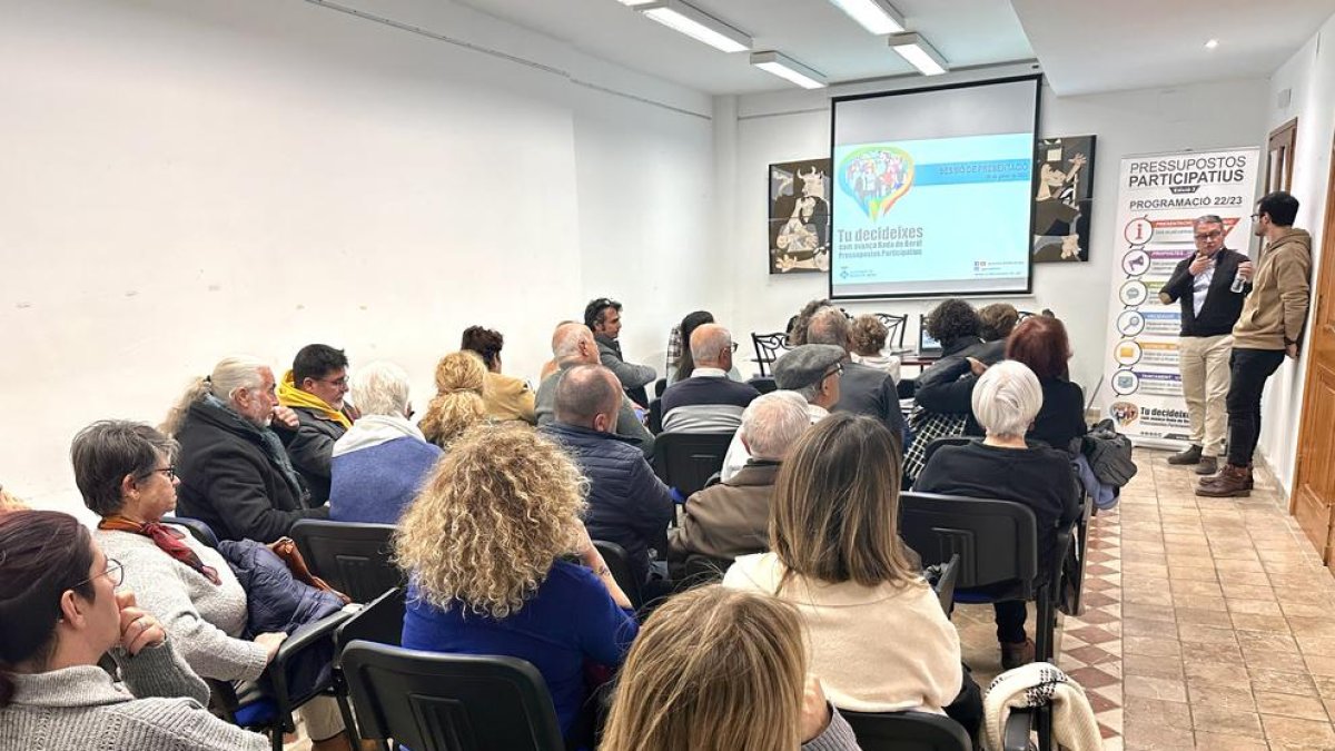 Els habitants de Roda de Berà escullen 26 propostes d'inversió al municipi