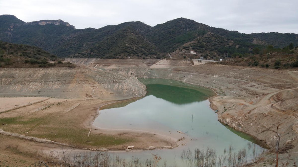 Els regants del pantà de Riudecanyes temen quedar-se sense regar amb aigua de l'embassament aquest estiu per la sequera