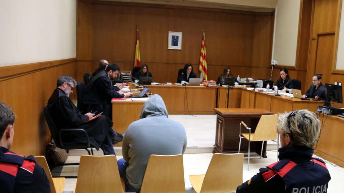 26 años de prisión para un hombre para violar a dos jóvenes e intentarlo con dos más en l'Hospitalet y Barcelona