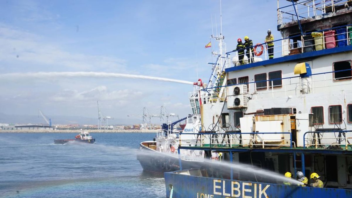 El Port de Tarragona coordina a una innovadora práctica para mejorar la intervención de emergencia en barcos
