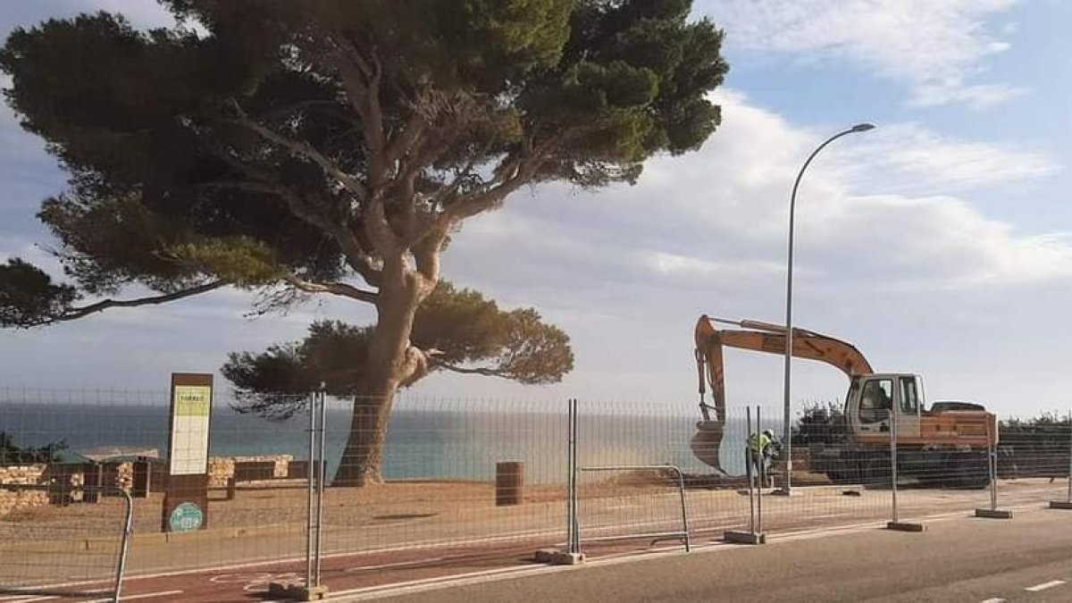 L'Ajuntament de Mont-roig derriba el Torreó de Miami per perill d'esfondrament