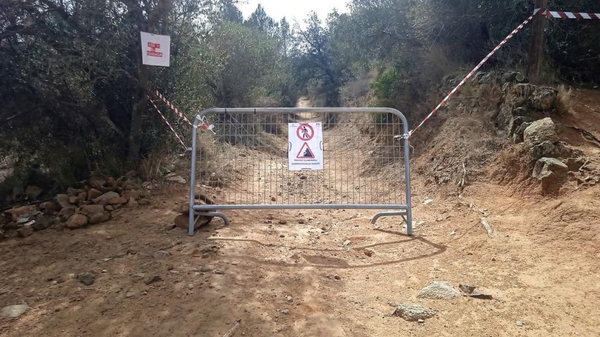 L'Ajuntament de Mont-roig del Camp talla l'accés al Camí dels Carlins