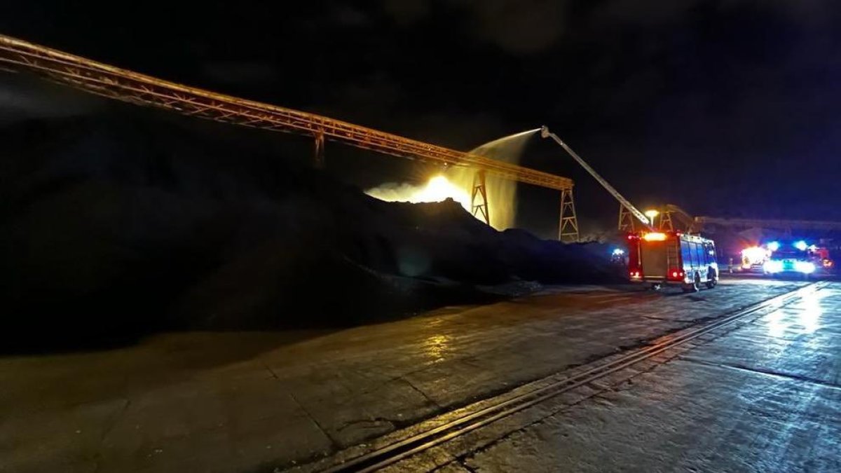 Se incendia una cinta transportadora de carbón en el Port de Tarragona