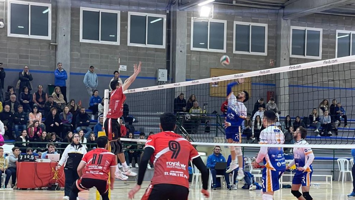 El CV Sant Pere i Sant Pau consolida la segunda plaza (3-0)