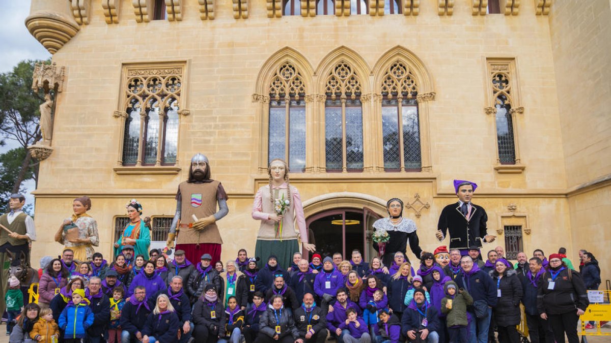 Vila-seca celebra el aniversario de los gegants Ton y Pineda