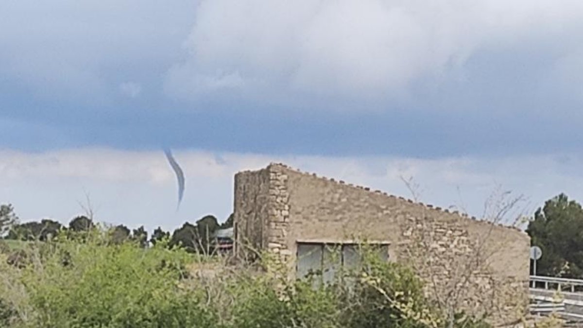 Un tornado se deja ver entre el sur del Urgell y la Segarra