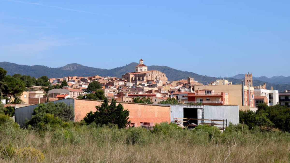 Els veïns de Mont-roig del Camp suspenen el transport públic i la neteja