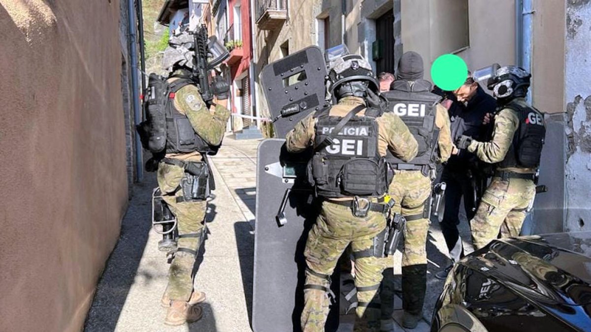 Assassinen a trets un noi de 15 anys a Sant Hipòlit de Voltregà