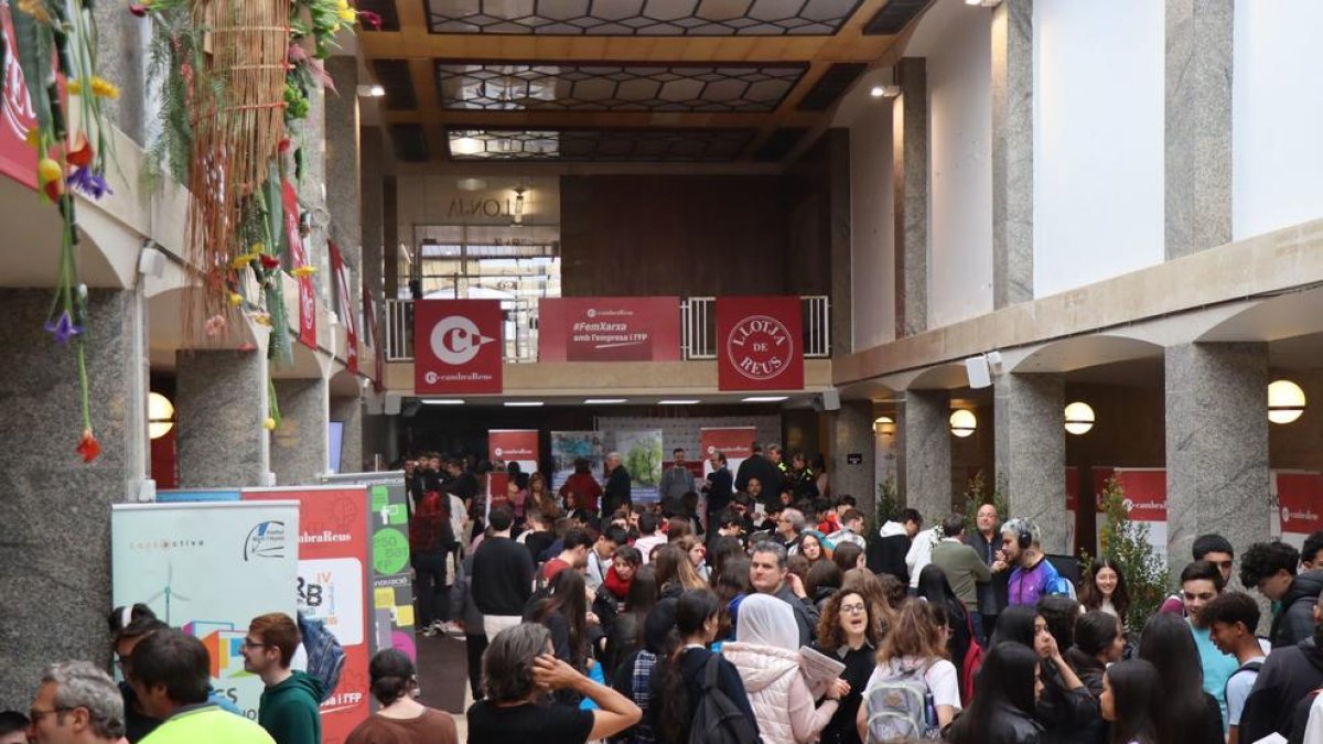 Más de 2.000 alumnos participan en la feria de la FP DUAL de la Cambra de Comerç de Reus
