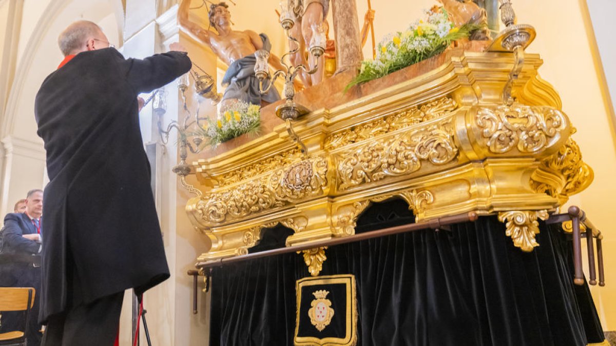 El pas de la Flagel·lació de Tarragona estrena nous faldons pel seu 75è aniversari