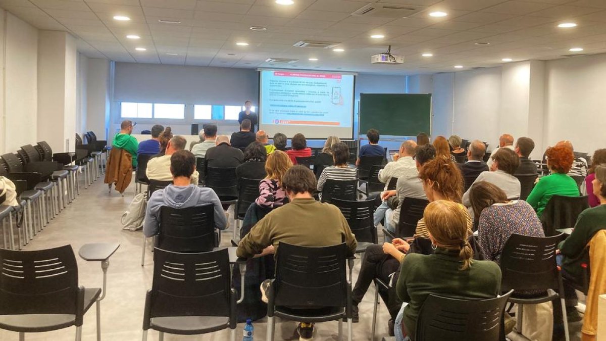 Protección Civil visita las escuelas de Tarragona para informar sobre el Protocolo de riesgo químico