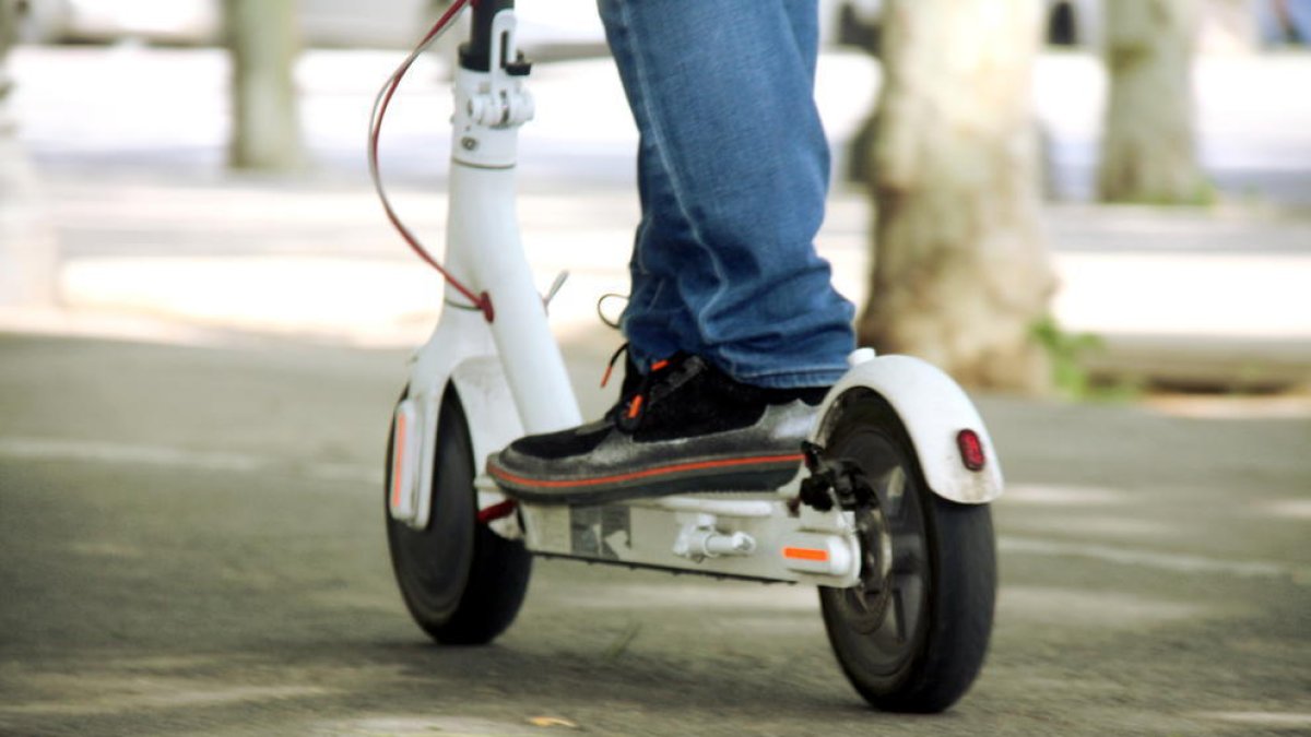 Badalona: Detingut per circular drogat en patinet elèctric i atropellar una dona ferint-la de gravetat