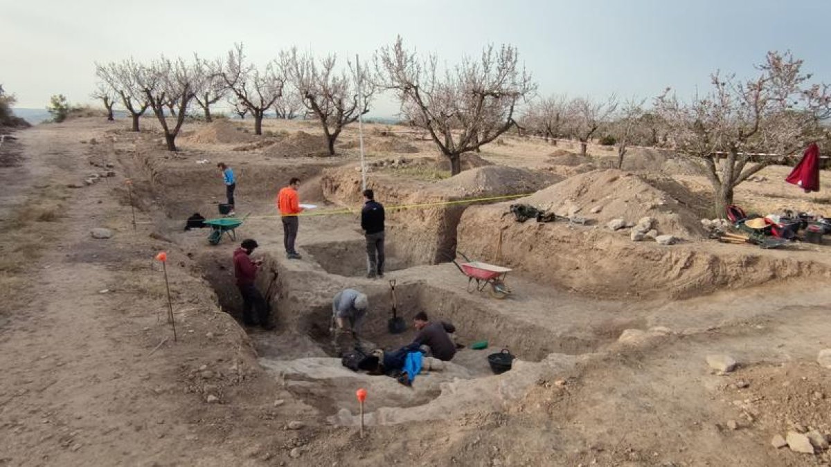 Las excavaciones en el fortín romano de la Costa de la Sierra ponen al descubierto la muralla norte
