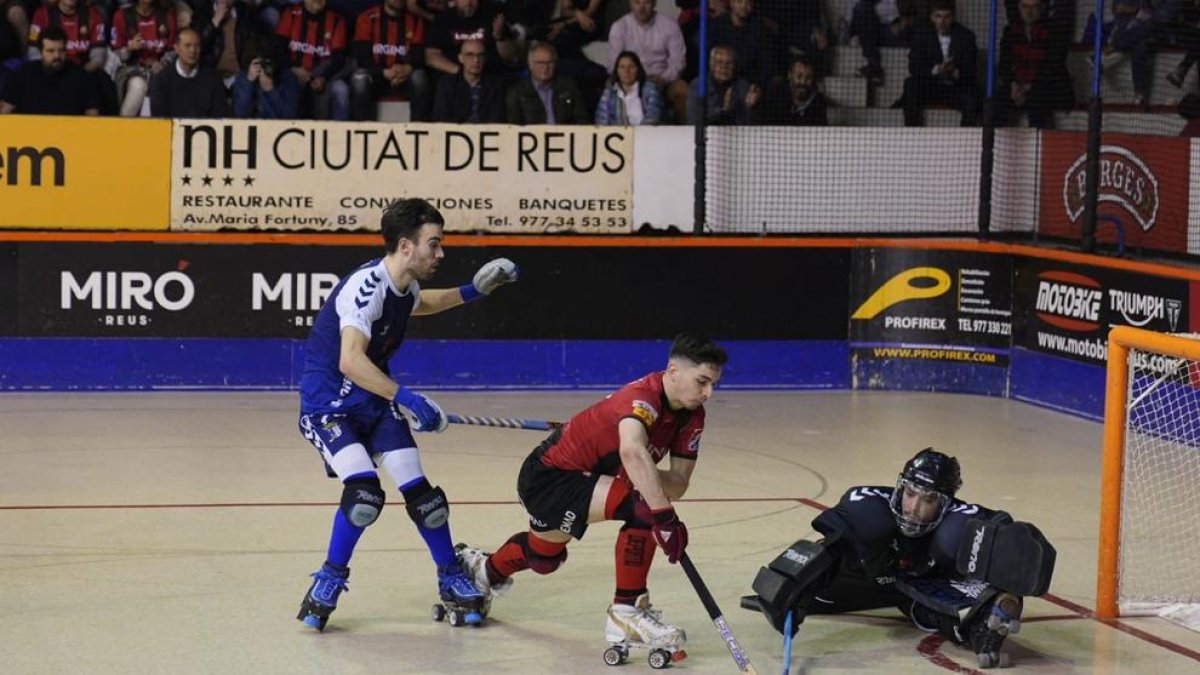 El Barcelos assalta el Palau d'Esports i complica el somni del Reus Deportiu (1-4)