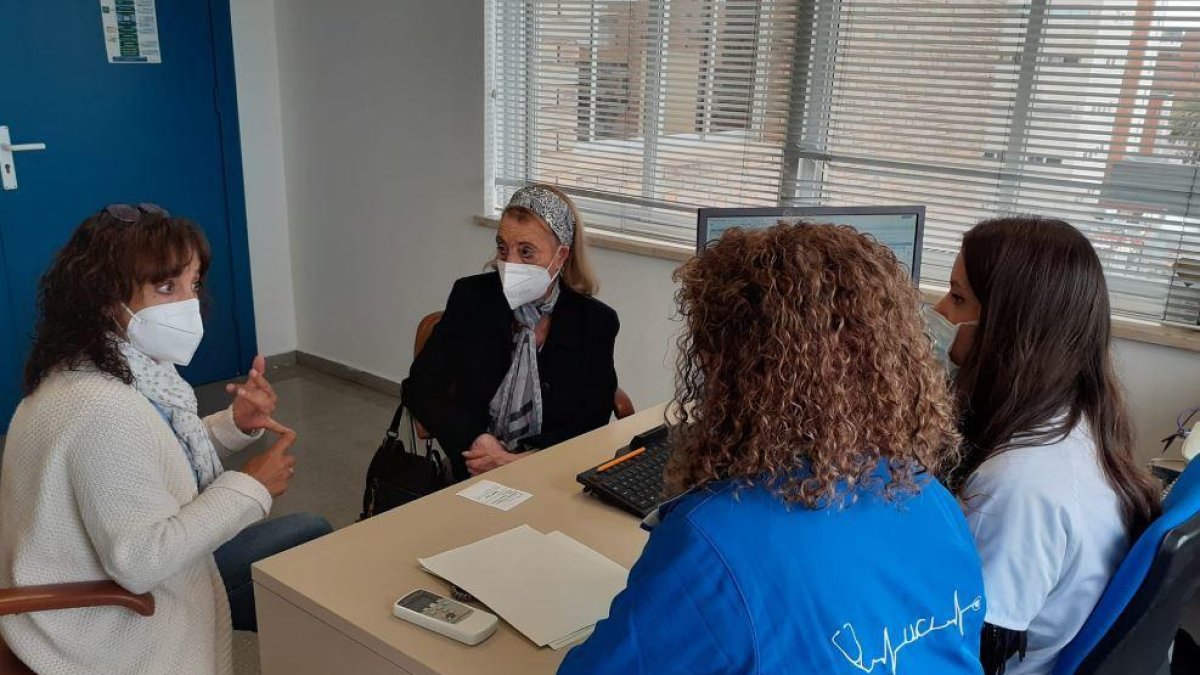 El Servicio de Medicina Intensiva del Juan XXIII celebra el primer aniversario de la consulta externa