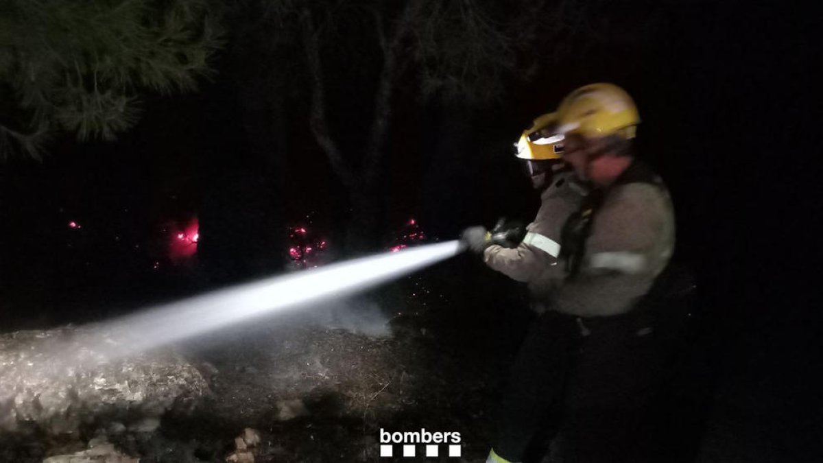 Extingit un incendi al barranc de Sant Joan de Cornudella