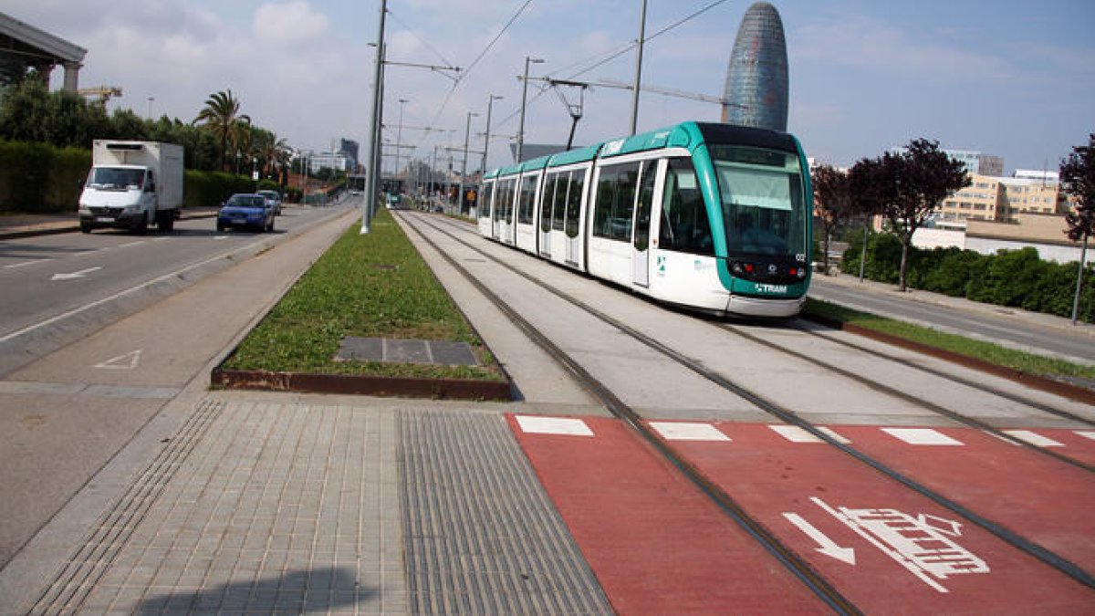 Quatre ferits pel xoc d'un tramvia contra el topall de la via a Sant Adrià de Besòs