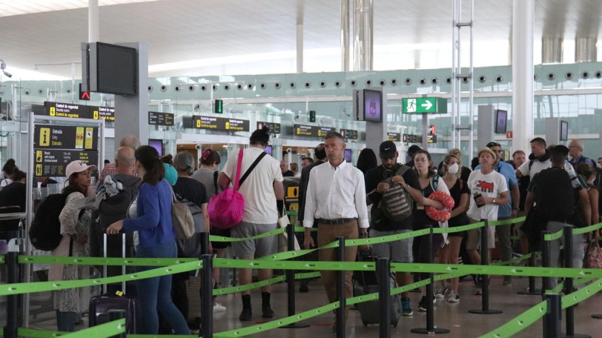 El aeropuerto del Prat operará más de 9.500 vuelos por Semana Santa, un 88% con respecto al 2019